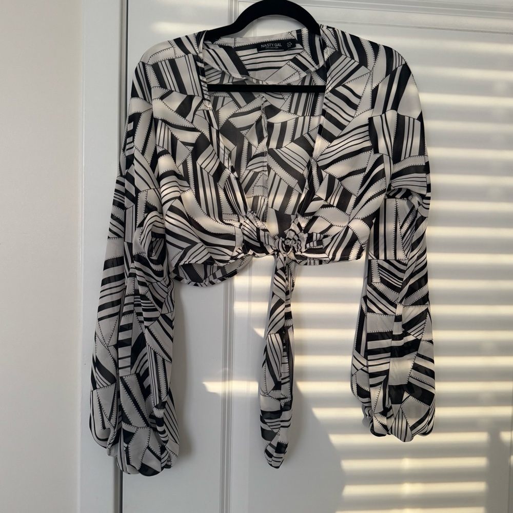Nasty Gal Black and White Geometric Women's Crop Top